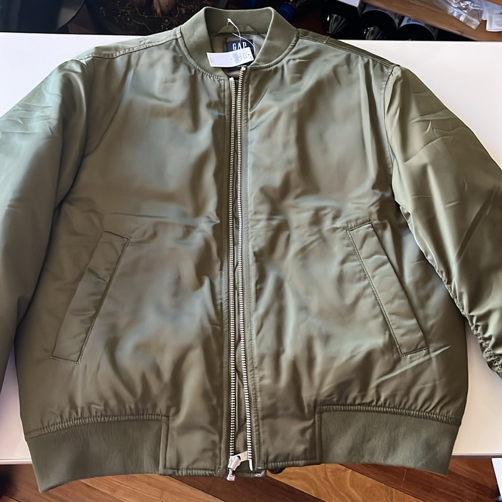 New with tags Gap Army Green Bomber jacket sz S